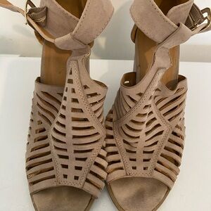 Women’s Strappy Cutout Peep-Toe Sandals - Tan